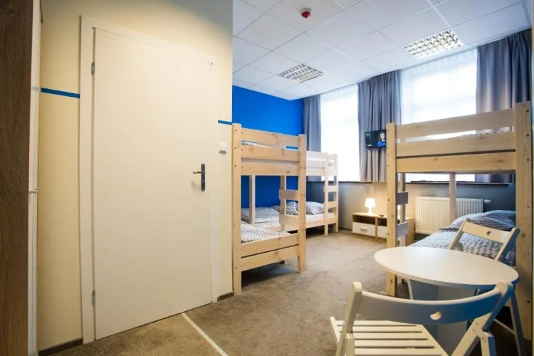 Sextuple room