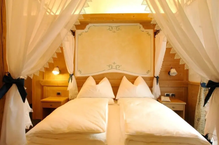 Nivis Hotel