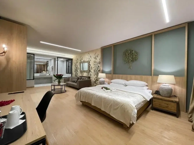 Deluxe Suite