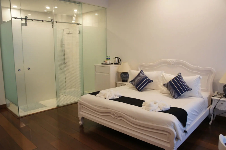 Heeren Palm Suites