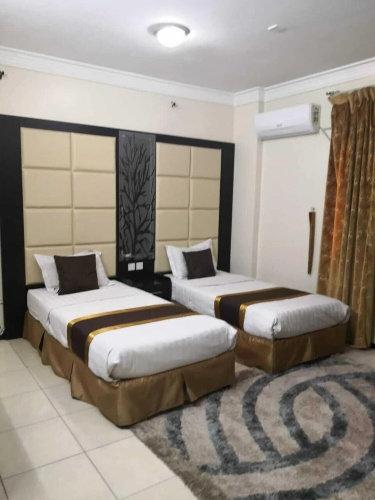Rose by OYO Rooms