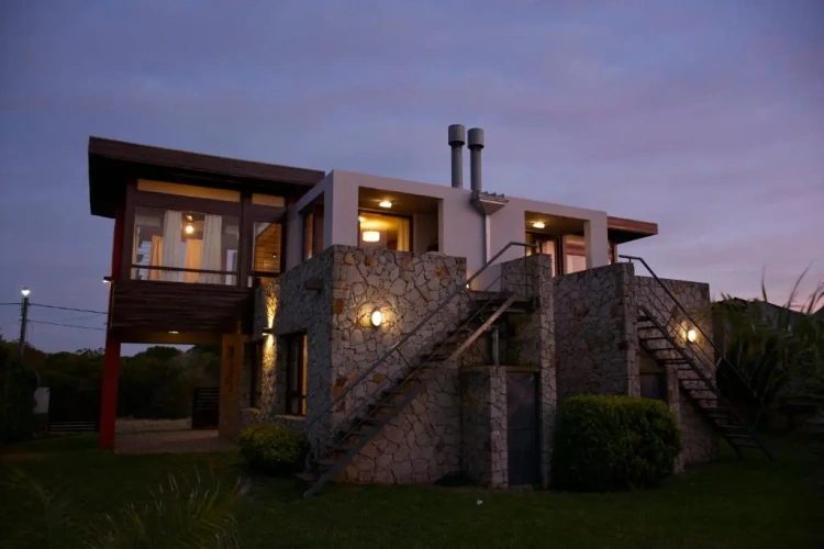 2 Bedrooms Bungalow