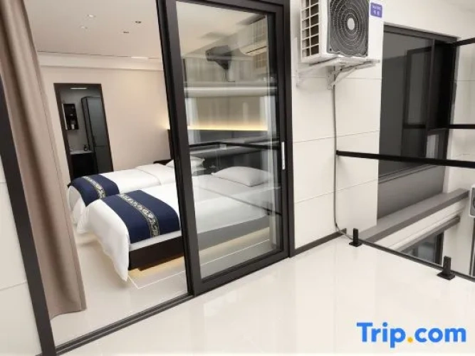 Deluxe Twin room with balcony