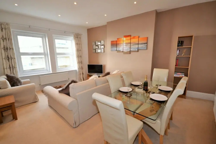 4 Roslyn House