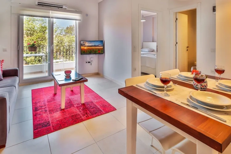 1 Bedroom Apartment with balcony