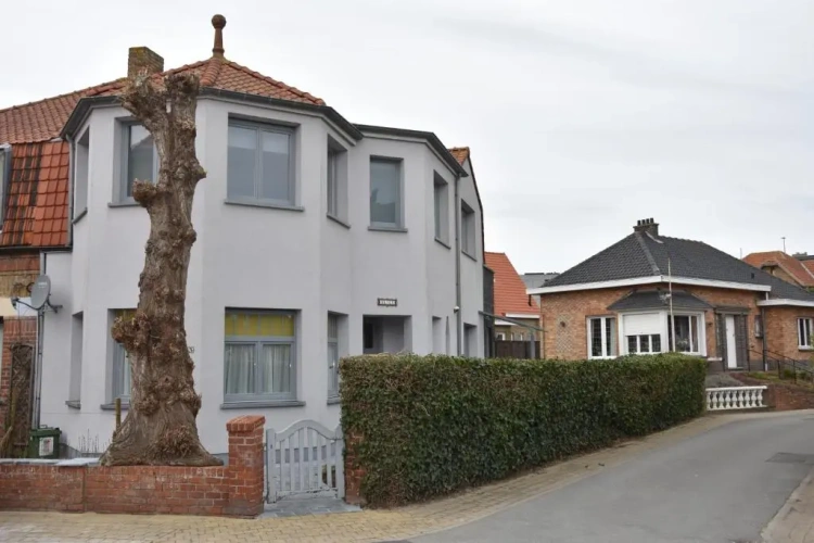 4 Bedrooms Cottage