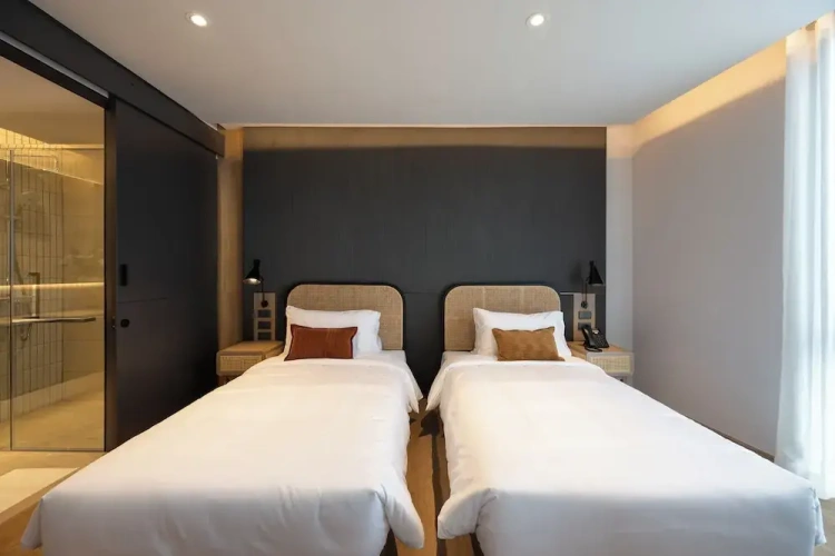 Standard Twin room with balcony and with courtyard view
