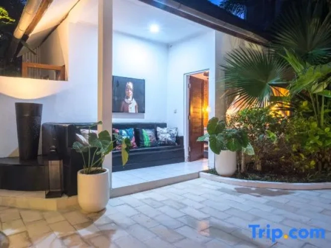 3 Bedrooms Family Basement Villa with garden view