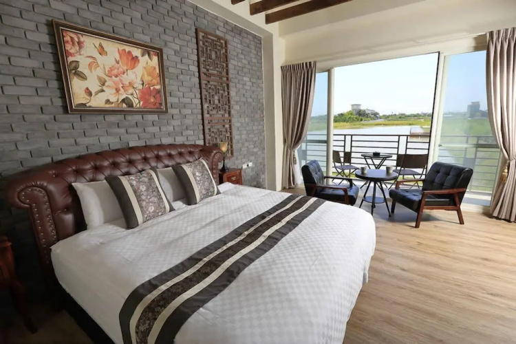 Lotung Stay B&B