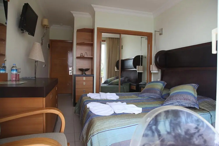 Yali Hotel