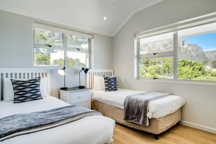 Ocean View 2 bed Apt in Camps Bay Skyline Heights