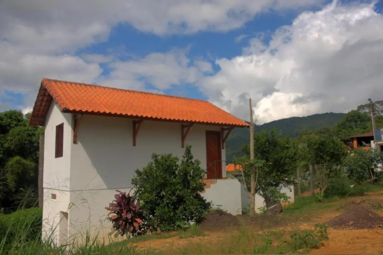 Standard Triple room with garden view
