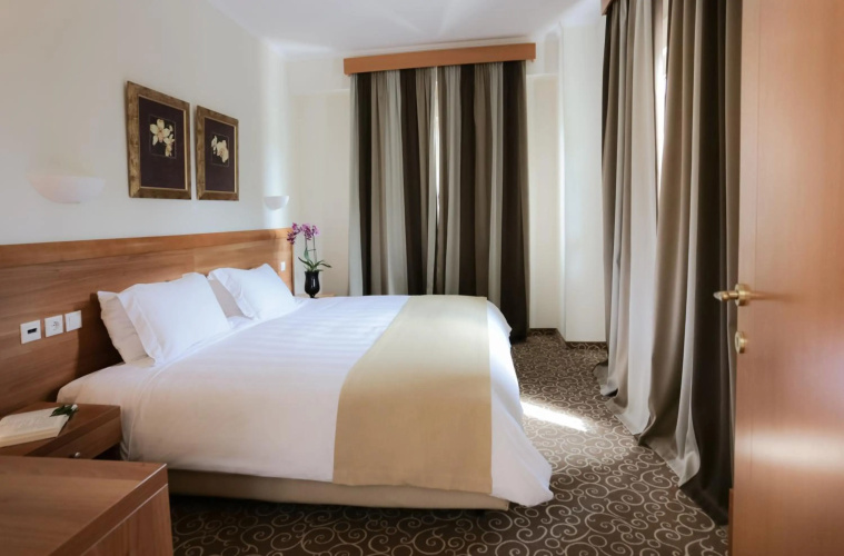 Chloe Hotel