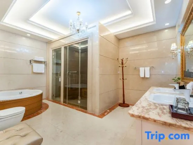 Yanzi Resort