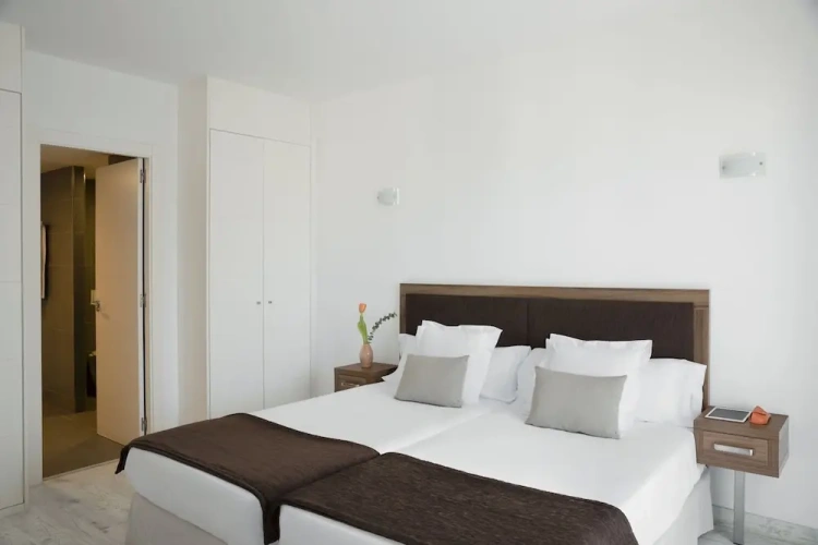 1 Bedroom Premium Apartment with balcony and with harbour view