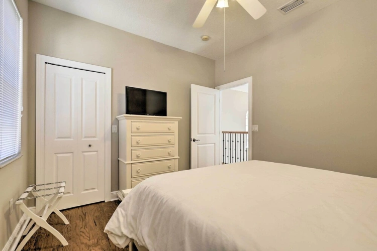 5 Bedrooms Cottage