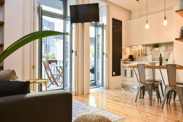 Peaceful & Cozy Studio w/ Balcony