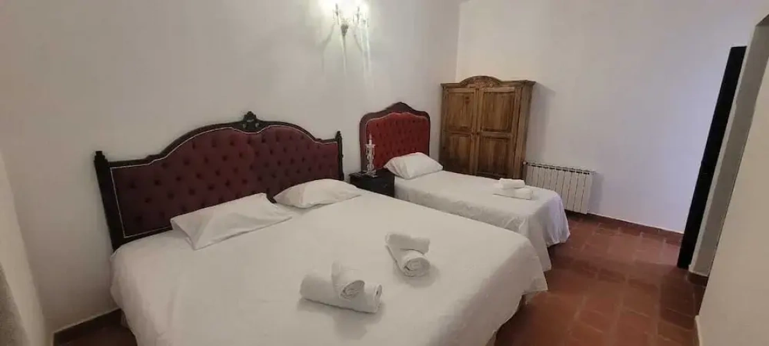 Classic Triple room with city view