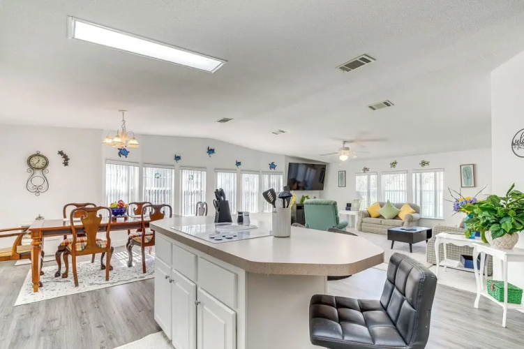 Waterfront Weeki Wachee Home w/ Fire Pit!