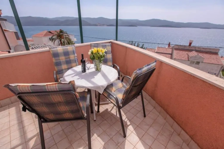 Apartment with sea view