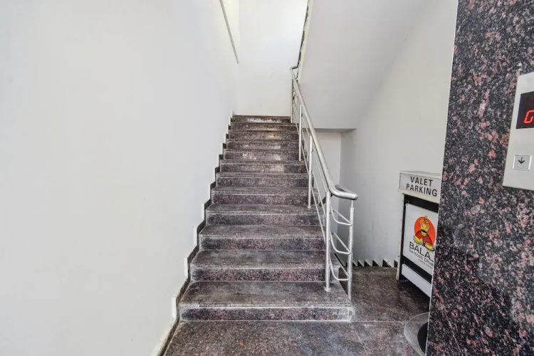 Fabhotel Narsingi