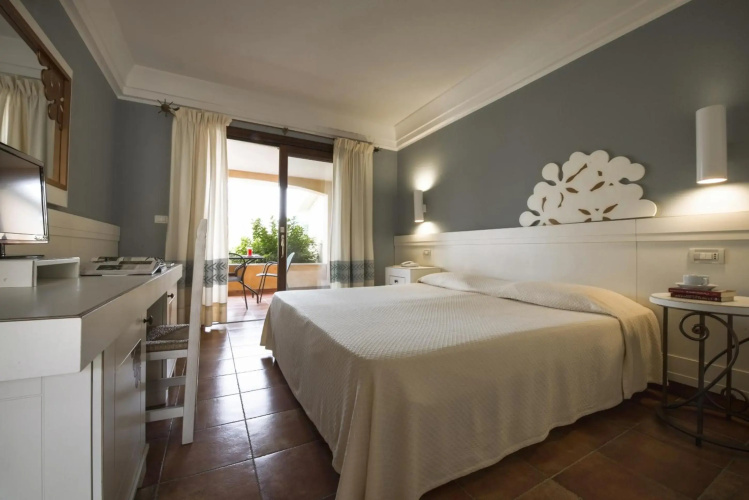 Lantana Resort Hotel & Apartments