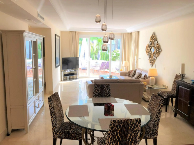 Beachside Luxury 2 bedroom apartment, Puerto Banus