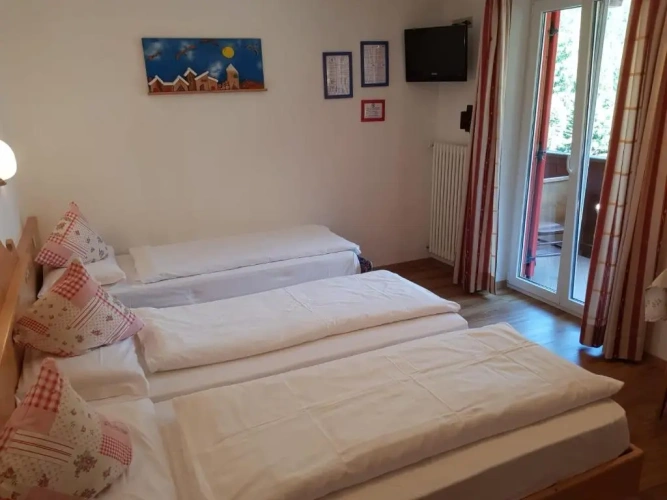 Standard Triple room with mountain view