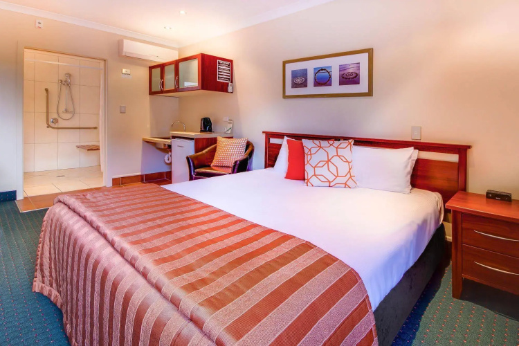 Emerald Spa Motor Inn