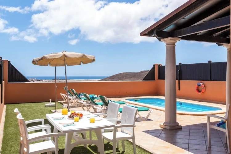 3 Bedrooms Villa