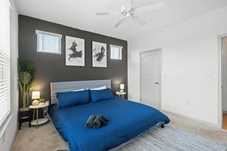 Upscale King 2BR Suite Mins to Charlotte