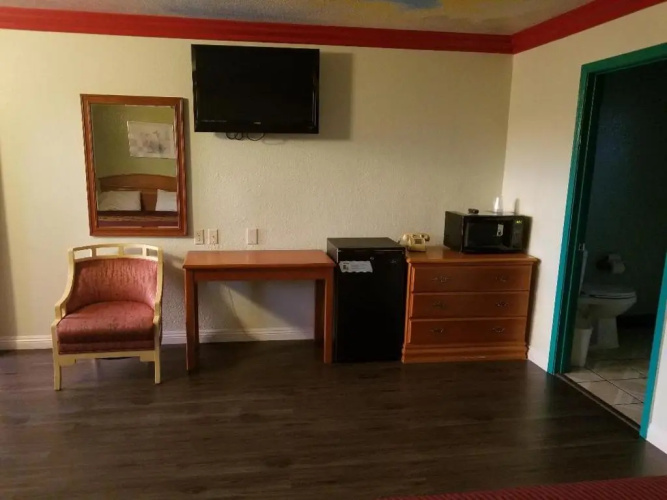 Super 7 Motel