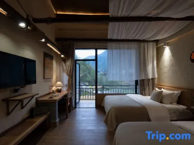 Standard Double room with balcony and with mountain view