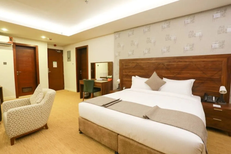 Oyyo Plaza Hotel