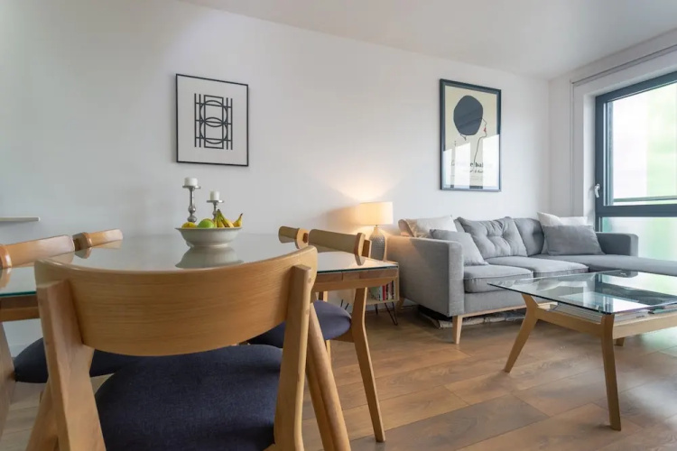 Modern 2 Bedroom Apartment With Panoramic Views