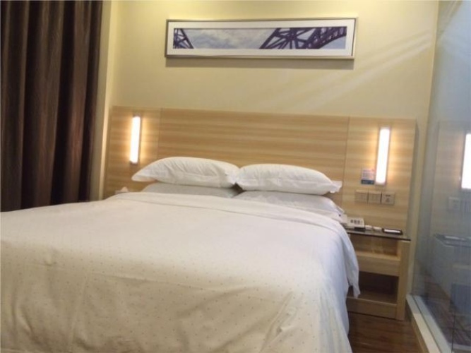 Standard Double room with street view