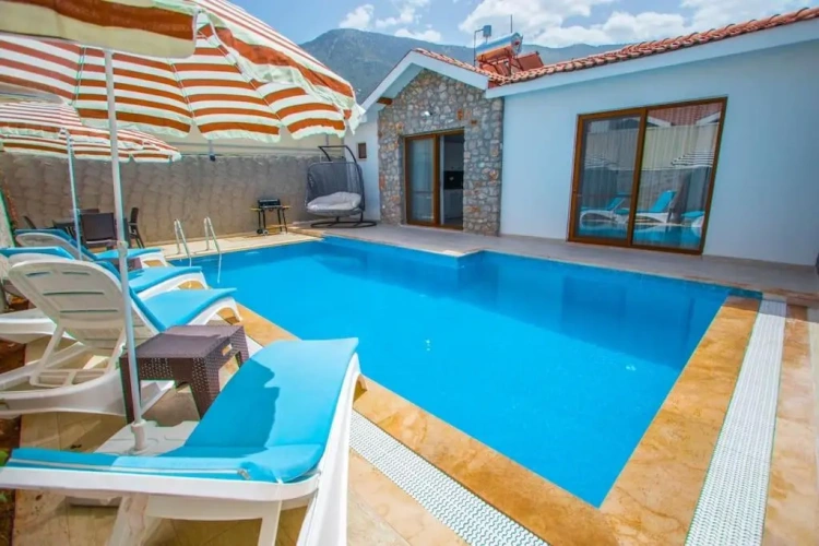 2 Bedrooms Villa