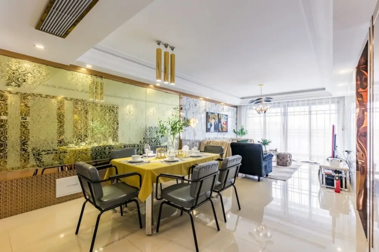 3 Bedrooms Apartment