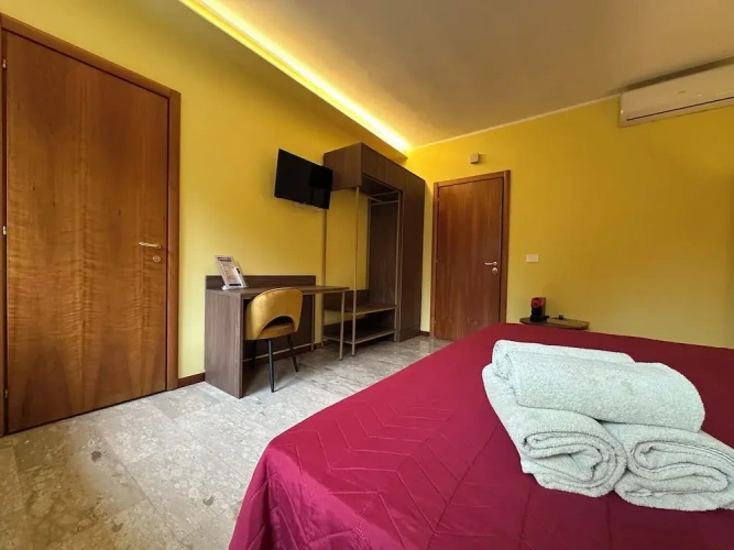 Deluxe Double room with city view