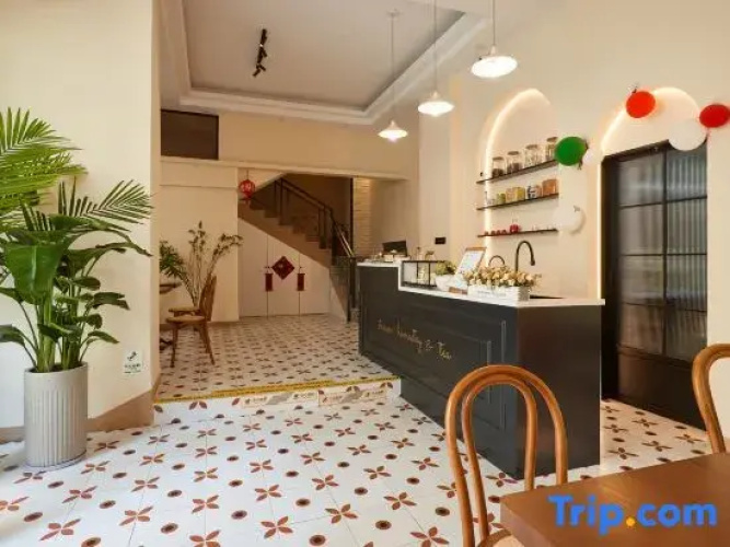 Salut Café Homestay