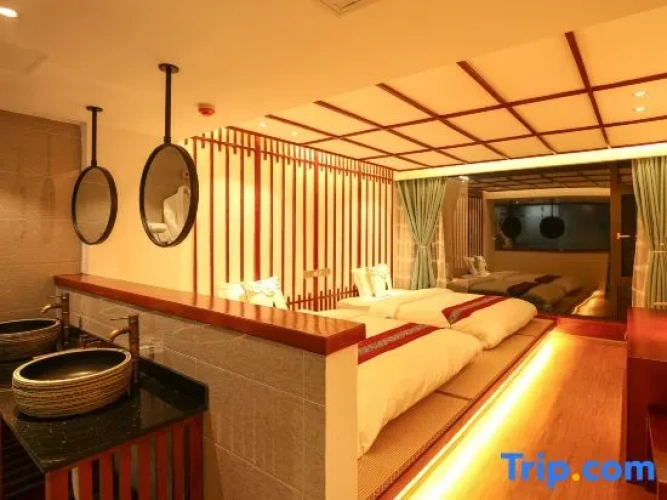 Standard Twin room with balcony and with lake view