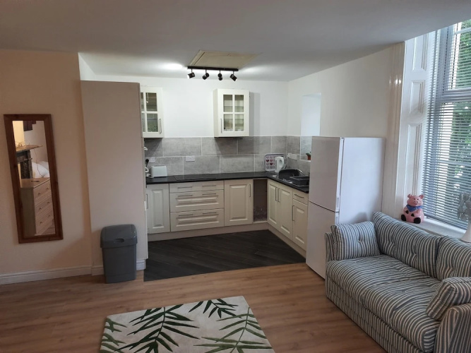 Self Contained Studio Flat in Winterton Hall