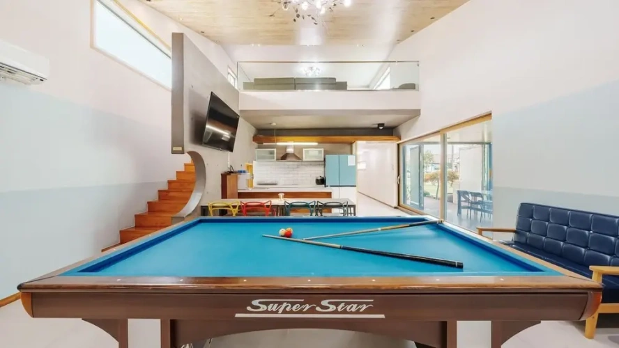 5 Bedrooms Villa