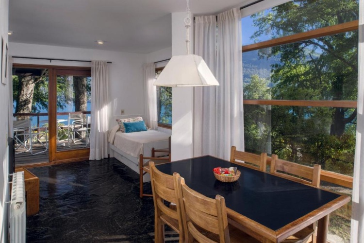 1 Bedroom Apartment with lake view