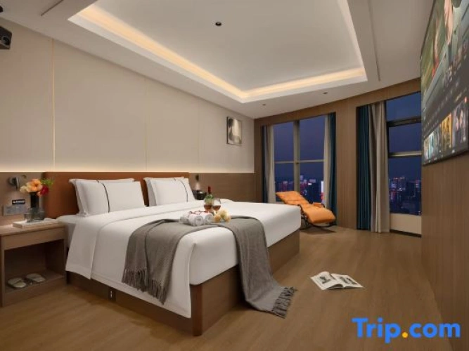 Executive Suite with mountain view