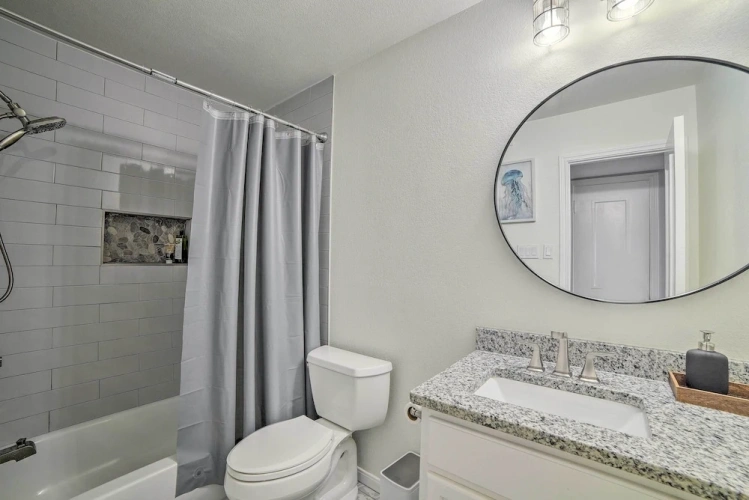 2 Bedrooms Apartment