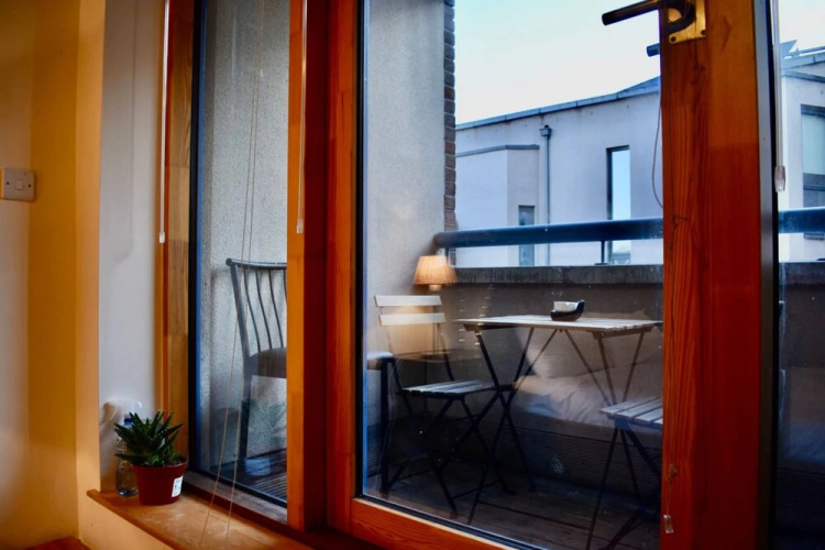 Spacious Ifsc 2 Bedroom Flat With Balcony