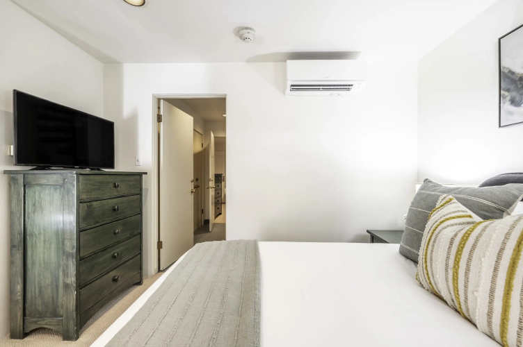 2 BR 3BA Condo - A C Heated Pool Walk to Town