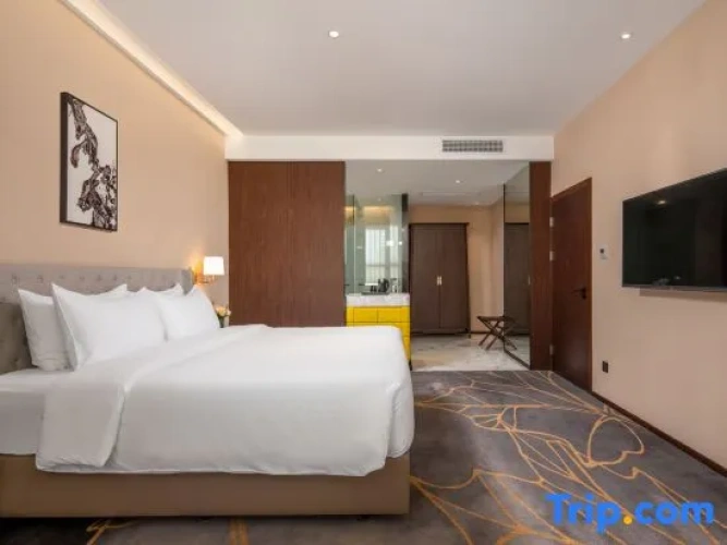 1 Bedroom Deluxe Suite with river view