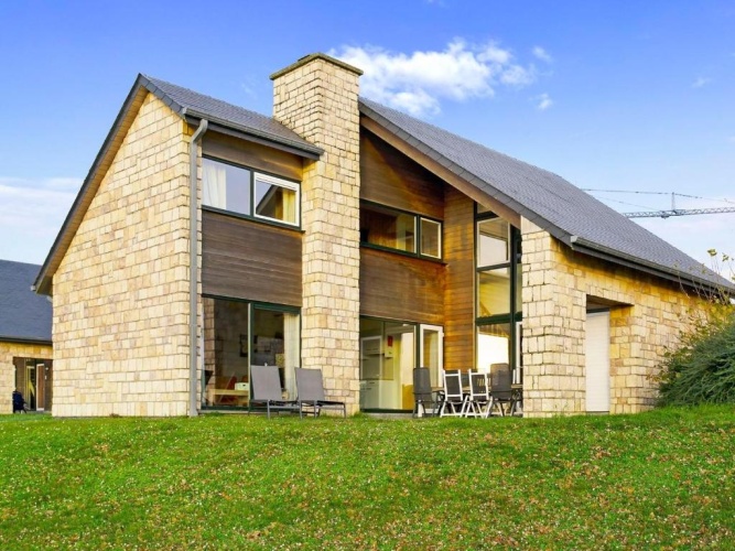 4 Bedrooms Bungalow